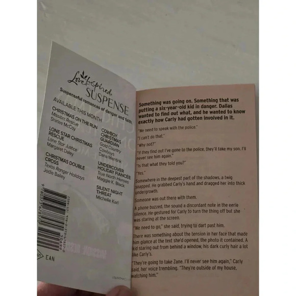 Love Inspired Christmas on the Run‎ Book - Picture 5 of 5